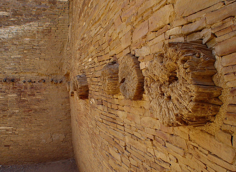 Edificaciones en Pueblo Bonito. Wikimedia Commons